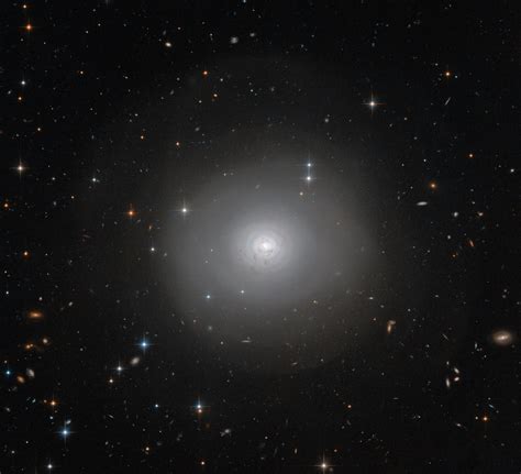 Hubble Views Lenticular Galaxy PGC 10922