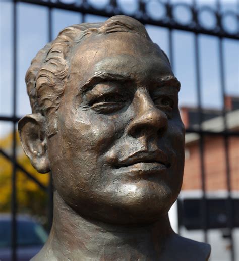 Curly Lambeau Statue