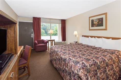 Days Inn by Wyndham Dubuque | Dubuque, IA Hotels