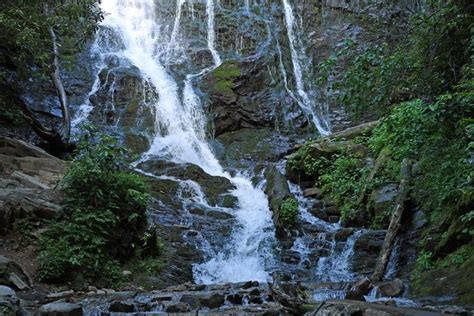 15 Amazing Waterfalls in North Carolina - The Crazy Tourist | North carolina waterfalls, Nc ...