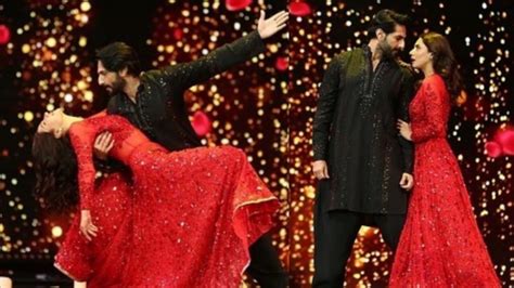 Mahira Khan DANCE at Hum Awards 2022 in Canada - YouTube