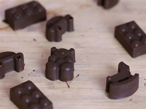 How to Mold Chocolate Candy: 9 Steps (with Pictures) - wikiHow