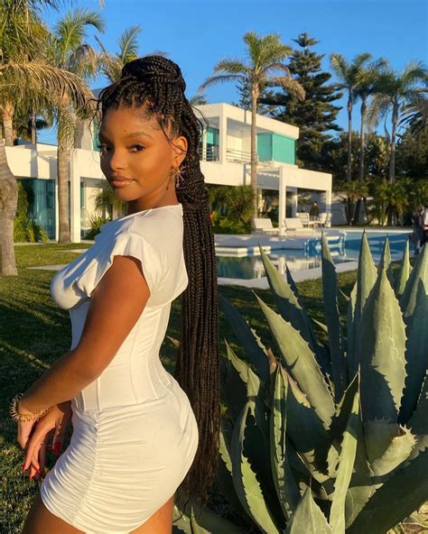 HALLE BAILEY – Instagram Photos 12/20/2022 – HawtCelebs