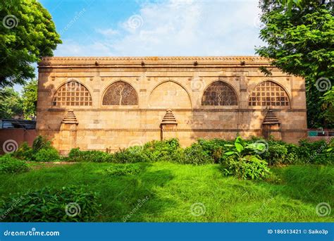 Sidi Saiyyed Jali Mosque, Ahmedabad Stock Image - Image of minaret ...