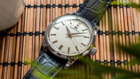 Hands-On: Grand Seiko SBGW231 - ATELIER DE GRIFF