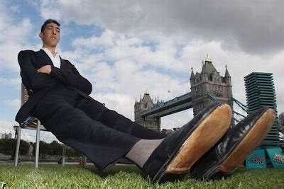 8'1" (2.47 meter) Sultan Kosen from Turkey takes title of world's tallest man | Curious, Funny ...