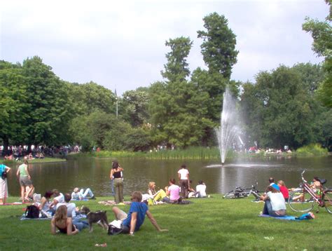 File:Vondelpark On A Sunny Day.jpg - Wikipedia