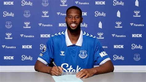 Beto: Everton sign Portuguese striker from Udinese - BBC Sport