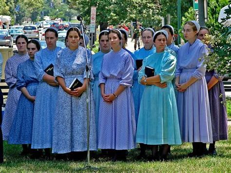 The Differences Between Mennonite and Amish | Amish clothing, Amish dress, Amish