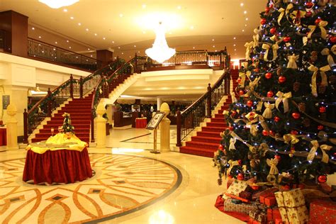 Christmas Lobby Decoration #hotel #fivestar #Christmas | Luxury hotel, Hotel, Grand hotel