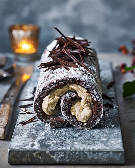 white russian chocolate roulade ... #recipes Russian Chocolate, Meringue Roulade, Roulade Cake ...