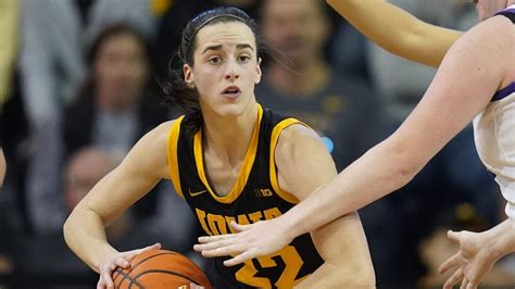 Caitlin Clark becomes Iowa’s all-time leading scorer as Hawkeyes beat ...