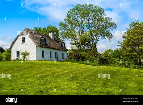 Irish Country House High Resolution Stock Photography and Images - Alamy