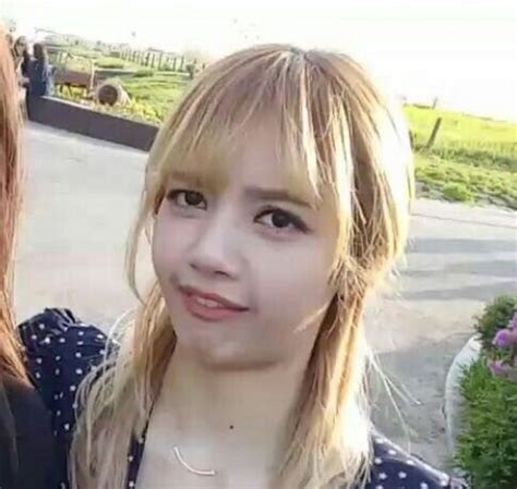 Who knows the buck tooth girl meme? Close enough? #blackpink #lisa ...