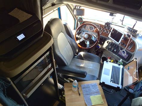 Peterbilt 387 inside cab #Myoffice away from home 👍🏻 | Semi trucks interior, Truck interior ...