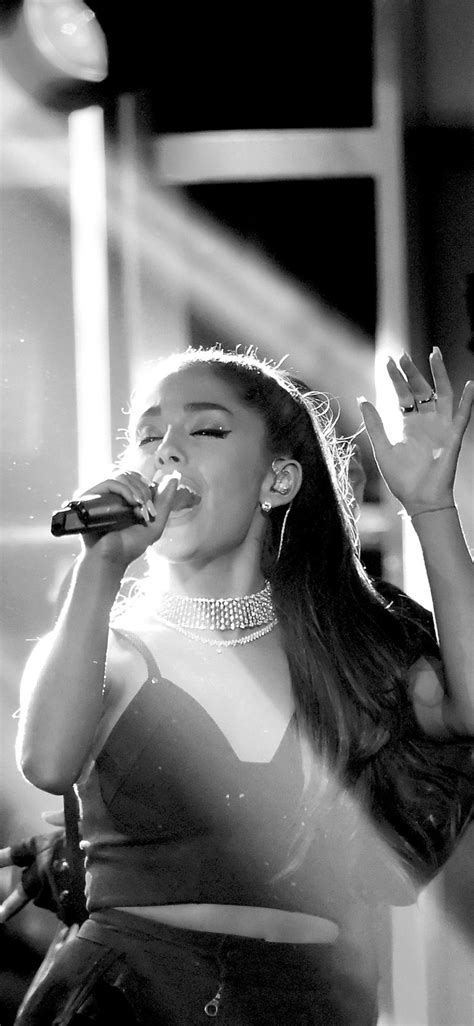 Ariana Grande Singing Wallpapers - Wallpaper Cave