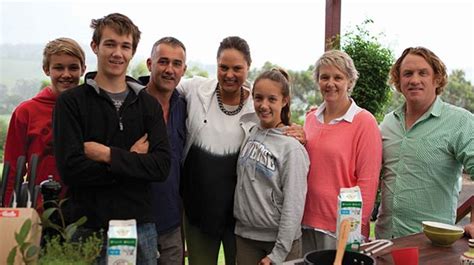 TV chefs at district dairy farm - colacherald.com.au