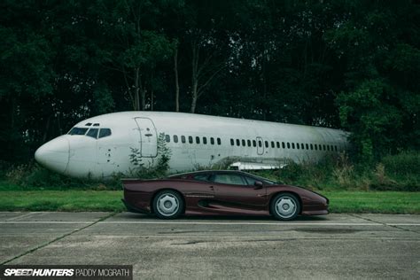 Big Game: Hunting The Jaguar XJ220 - Speedhunters