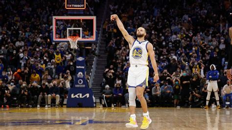 Curry hits winner, but irked by his poor shooting - Patabook Sports