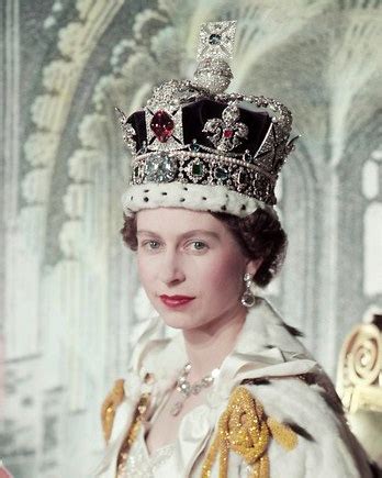 File:Queen Elizabeth II on her Coronation Day (close crop).jpg - Wikimedia Commons