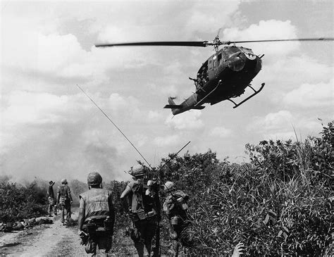 VIETNAM WAR 1967 - US Marines Patrol Demilitarized Zone | Flickr