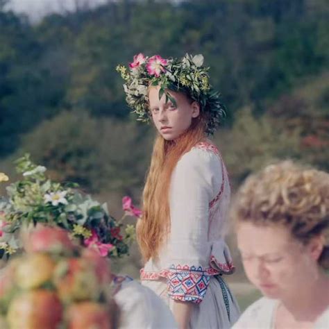 maja midsommar scene Midsommar’s wild sex scene is the craziest thing ...