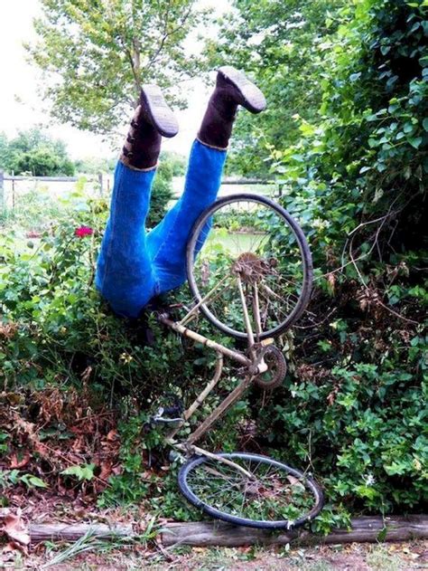 33 Gorgeous Garden Scarecrow Ideas - SearcHomee | Recycled garden art, Garden art projects ...