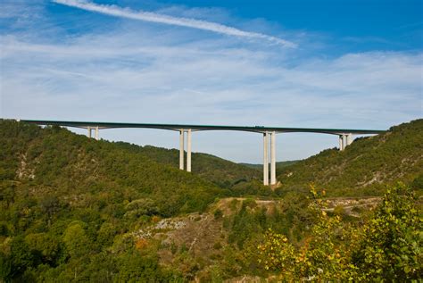 File:Vers Viaduct on the A20, Lot, France, Sept. 2008.jpg - Wikimedia Commons