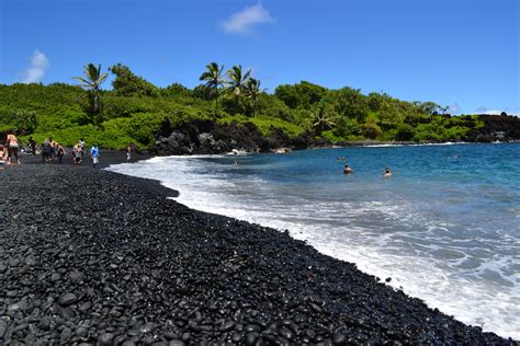 Maui black sand beach... Hawaii Maui Black Sand Beach, Adventure Awaits ...