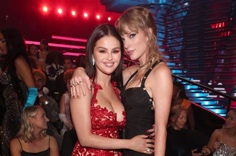 Selena Gomez Birthday Message to Taylor Swift: See New Kiss Photo