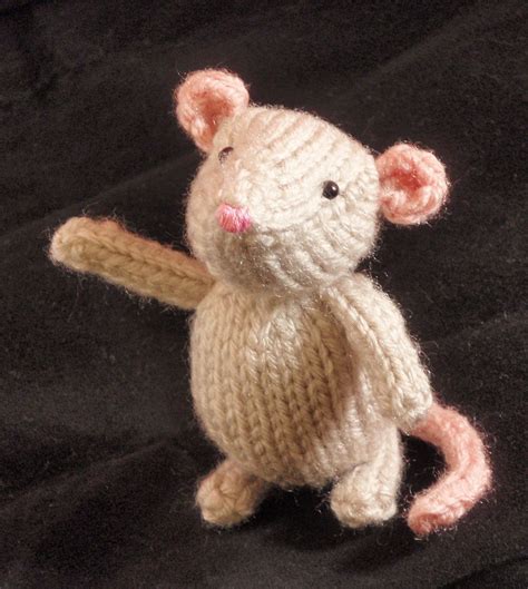 Mice Knitting Patterns | Knitted toys free patterns, Knitting patterns ...