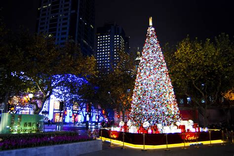 Variety of Christmas events create festive atmosphere in Shanghai (5/7 ...