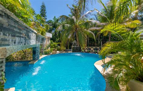 High-end Luxury Villa with Jacuzzi and Large Private Pool in the heart of Sosua – Blue Casas