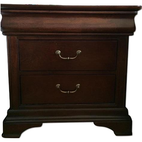 Havertys 2 Drawer Nightstand - AptDeco