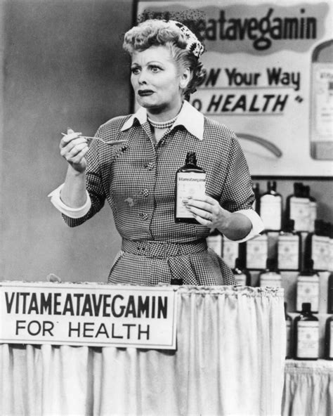 LUCILLE BALL "VITAMEATAVEGAMIN" IN 'I LOVE LUCY' 8X10 PUBLICITY PHOTO (BB-752)