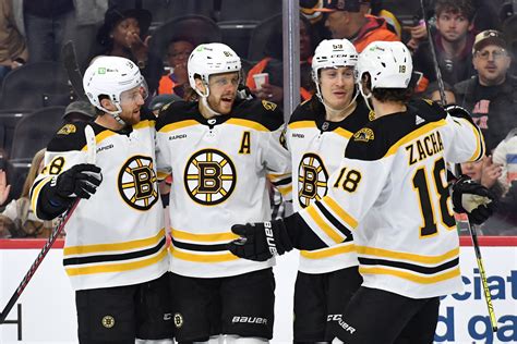 Bruins clip Flyers for NHL-record 63rd win | Reuters