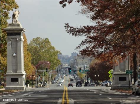 A Literary Tour Of The Delmar Loop In St. Louis | BOOKGLOW