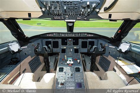 Jet airlines test: bombardier global 5000 cockpit