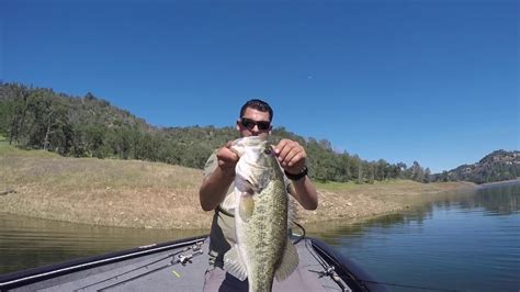 bass fishing folsom lake - YouTube