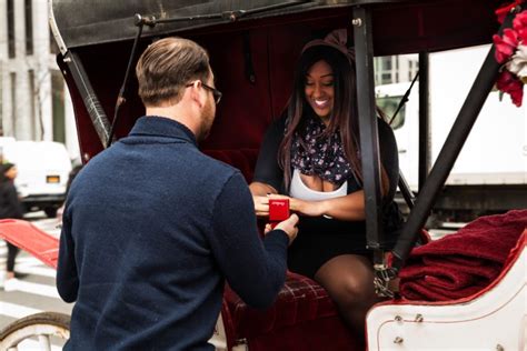 A Central Park Carriage Ride Proposal | Details & Photo Tips