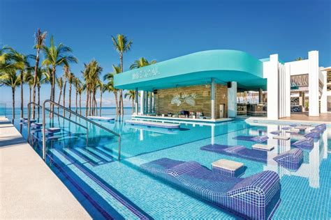 RIU Hotels vuelve al Pacífico Mexicano: reabren el Riu Vallarta y el ...