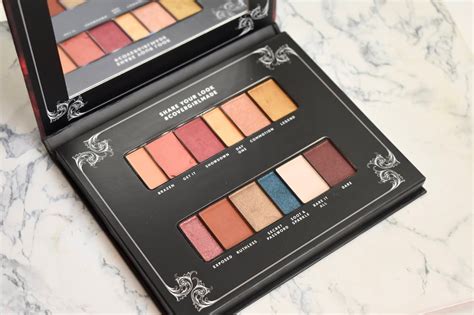 Aquaheart: Covergirl Revolution Eyeshadow Palette - Swatches and Review