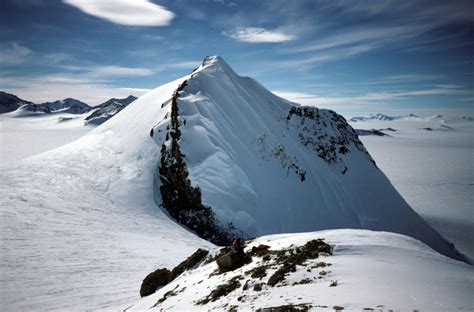 Huge Hidden Landforms Under Antarctica Contribute to Ice Sheet's Melting - LiveScience - John ...