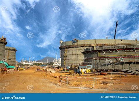 Construction Site of Oil Storage Tank Editorial Photography - Image of industry, blue: 169627502