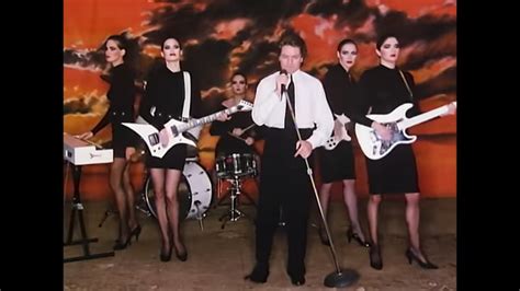 Robert Palmer: Addicted to Love (1986)