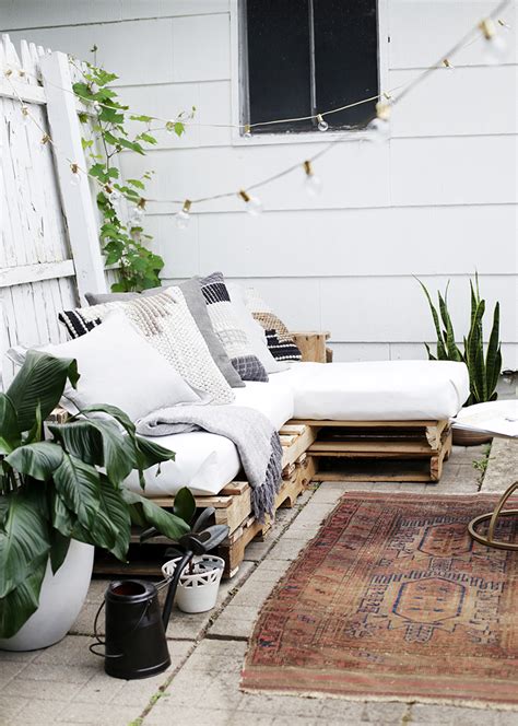 DIY Pallet Couch - The Merrythought