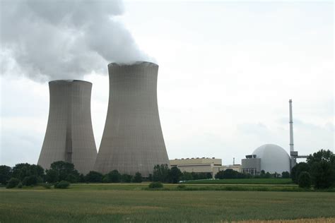 File:Nuclear Power Plant - Grohnde - Germany - 1-2.JPG - Wikimedia Commons