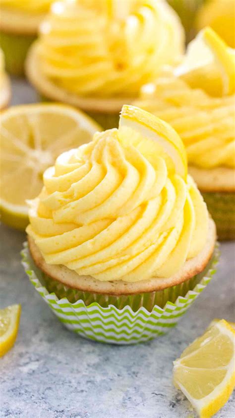 Lemon Cupcakes with Lemon Buttercream [video] - Sweet and Savory Meals