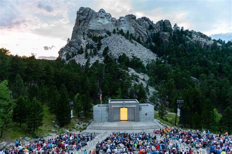 A Guide to the Mt Rushmore Lighting Ceremony - ilive4travel