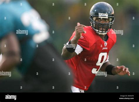 Jacksonville Jaguars quarterback David Garrard (9)calls a play during ...